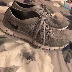 Nike free flyknit shoes